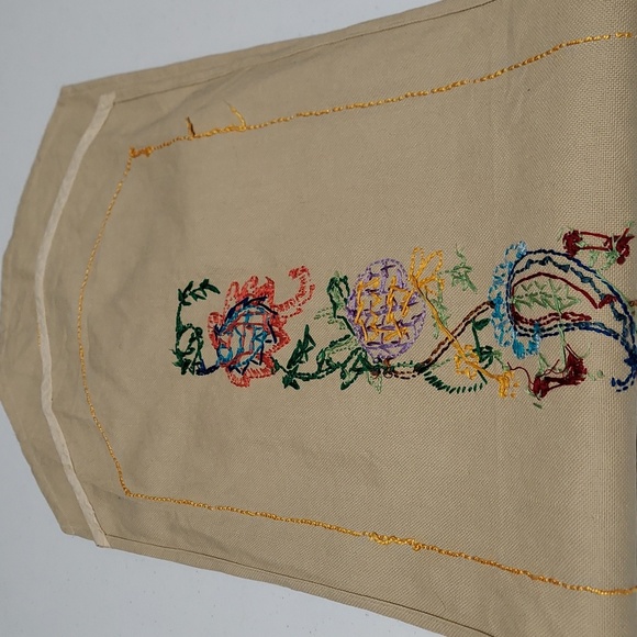 Beautiful Embroidery runner, Hand made(InvS112) - Picture 6 of 7